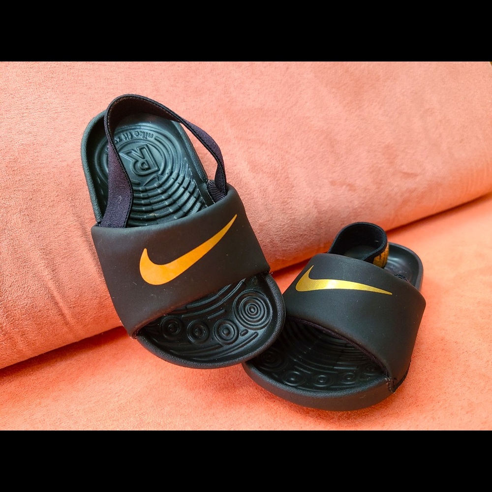 Nike Kawa toddler slides size 4c